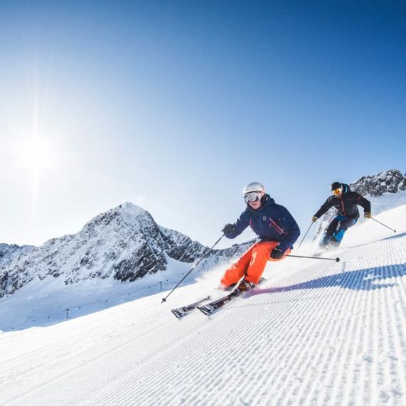 ©Stubai-Glacier_Andre-Schönherr_Königlich-Skifahren_print-(12)-1200